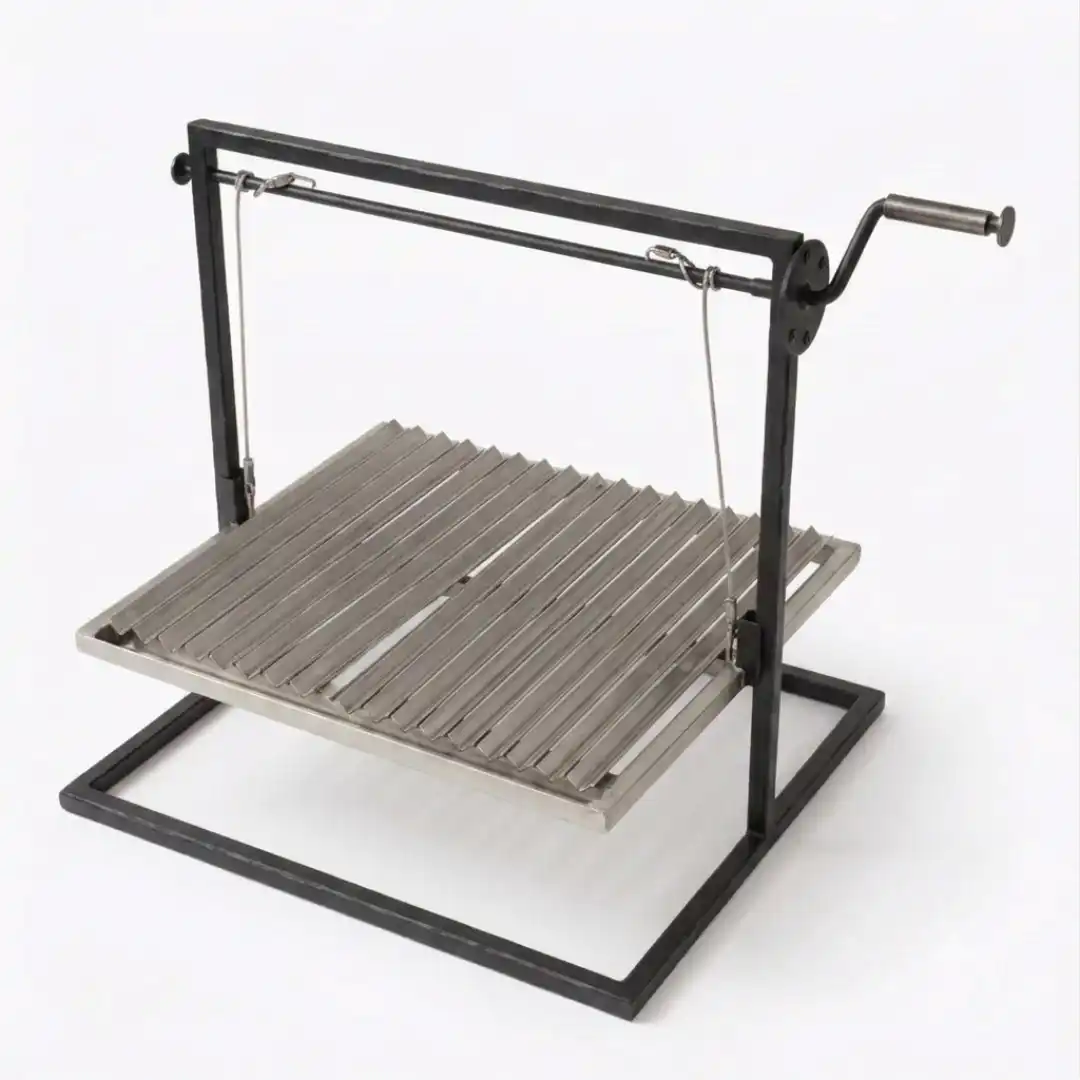 unas parrillas en forma de V y acumulador desmontables con marco de acero inoxidable, en una base y mecanismo de ajuste de altura lateral manual de de fierro pintado para altas temperaturas. · cb-4-8 · Reino Parrilla