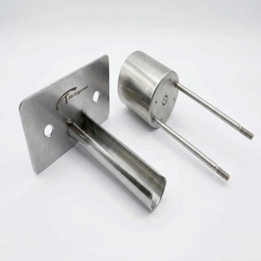 Un conjunto de soportes para motor 60ktyz y asador en fogòn de ladrillos para quinchos. · cb-63 · Reino Parrilla